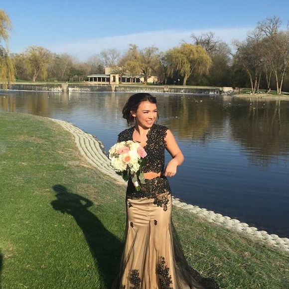 Black and nude prom dress - Picture 7 of 8